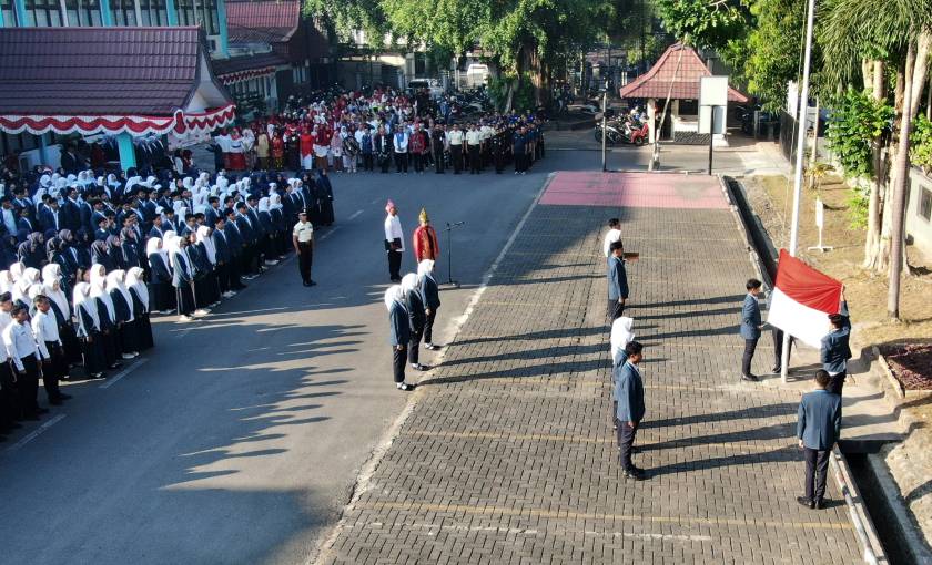 Poltekkes Kemenkes Banjarmasin Meriahkan HUT ke-81 RI dengan Upacara dan Beragam Lomba